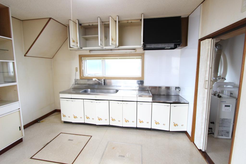 美山町南７丁目４番　戸建て 内観