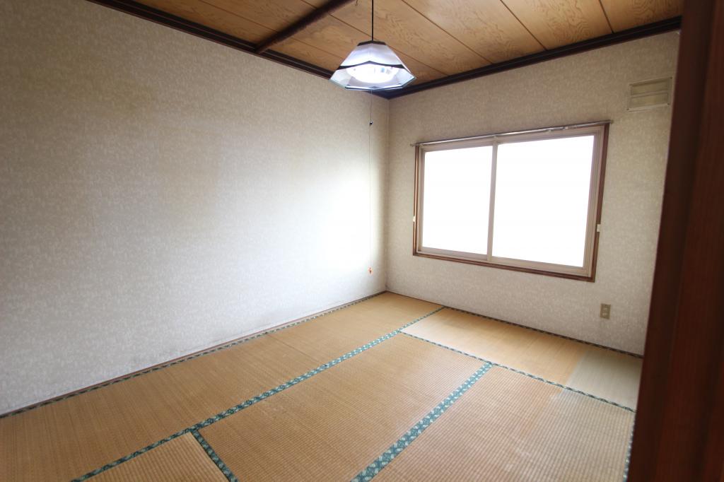 美山町南７丁目４番　戸建て 内観