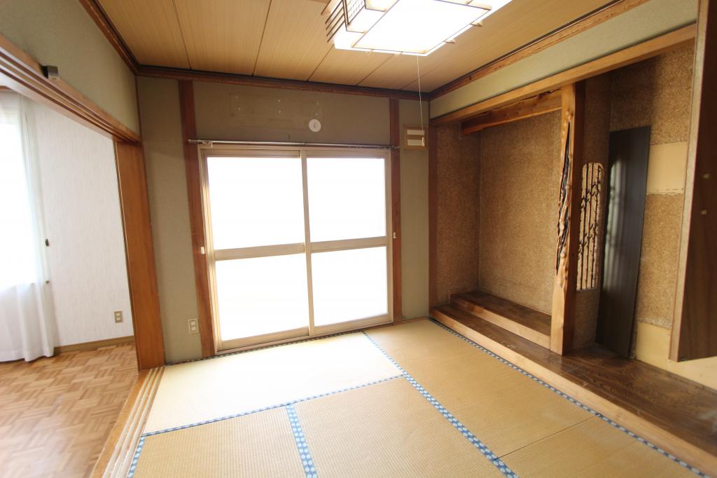 美山町南７丁目４番　戸建て 内観
