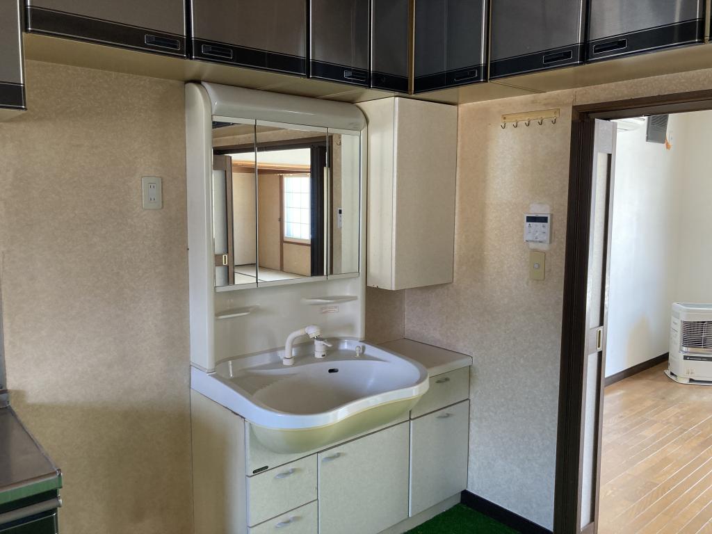 公園町１３番　戸建て 内観