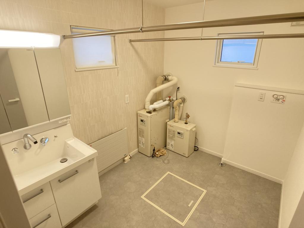 中央三輪３丁目５４８番２７　戸建て 内観