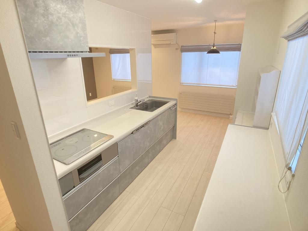 中央三輪３丁目５４８番２７　戸建て 内観