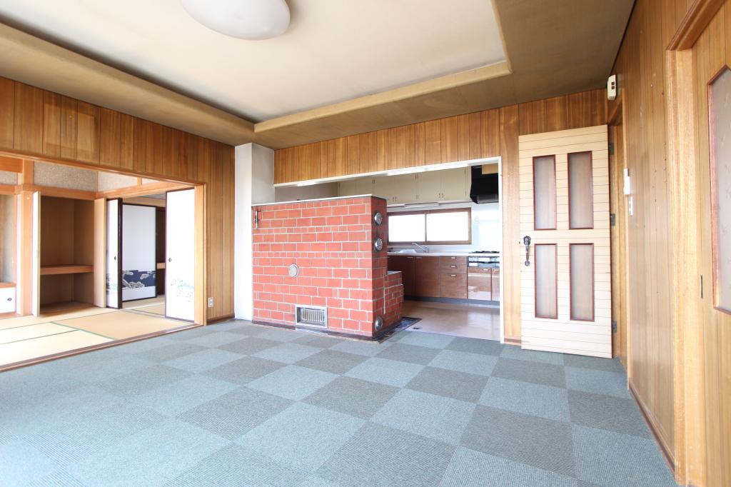 とん田西町２７４番　戸建て 内観