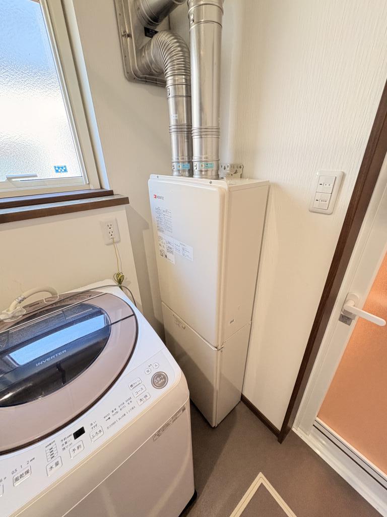 泉町４丁目１６９番　戸建て 内観