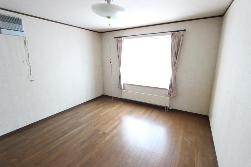 双葉町４丁目２２１番　戸建て 内観
