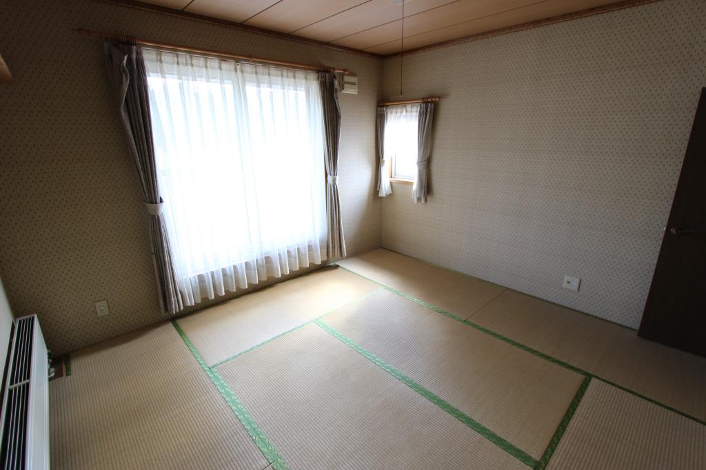 双葉町４丁目２２１番　戸建て 内観