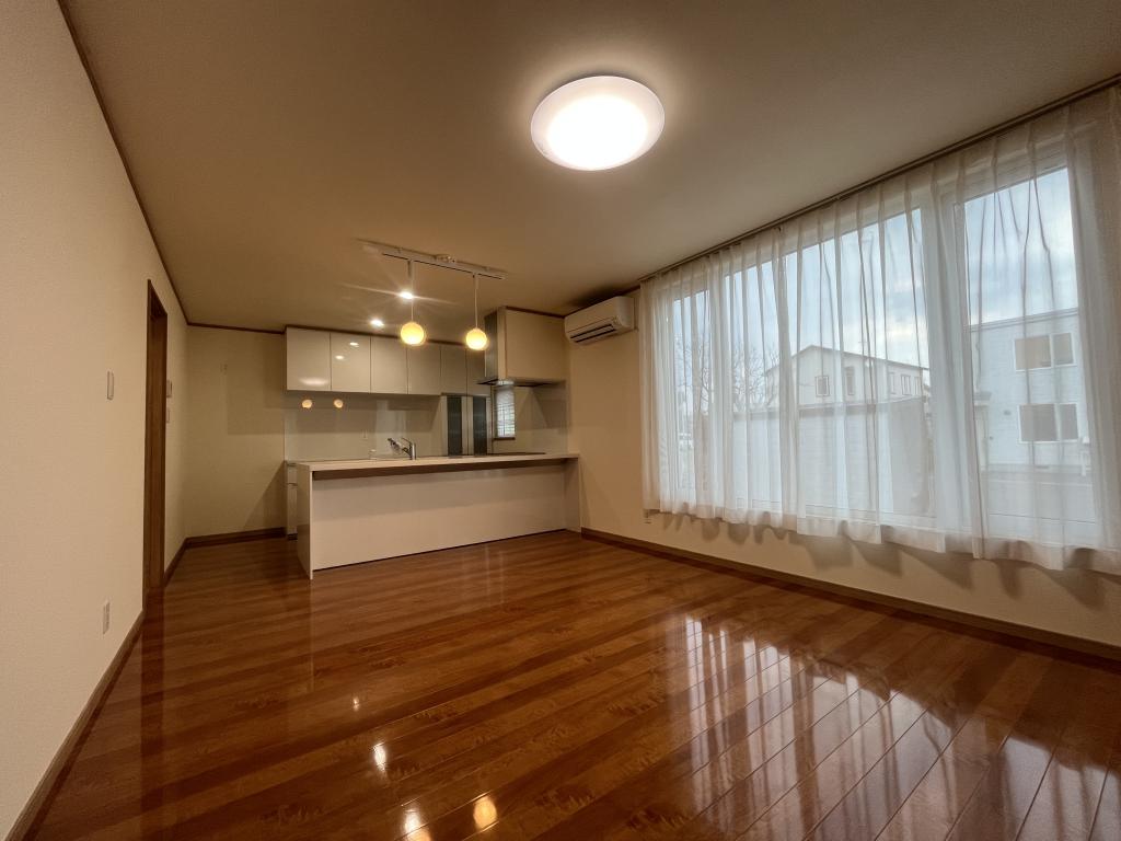 とん田西町２１７番　戸建て 内観