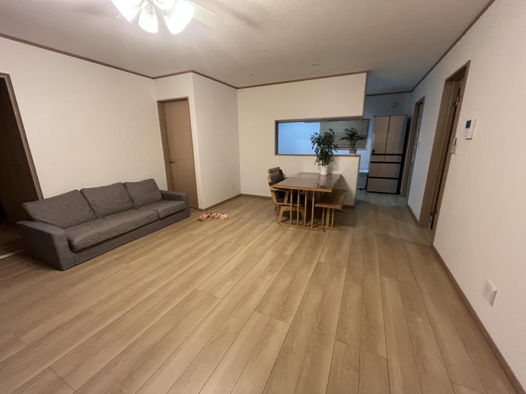 小泉２４４番　戸建て 内観