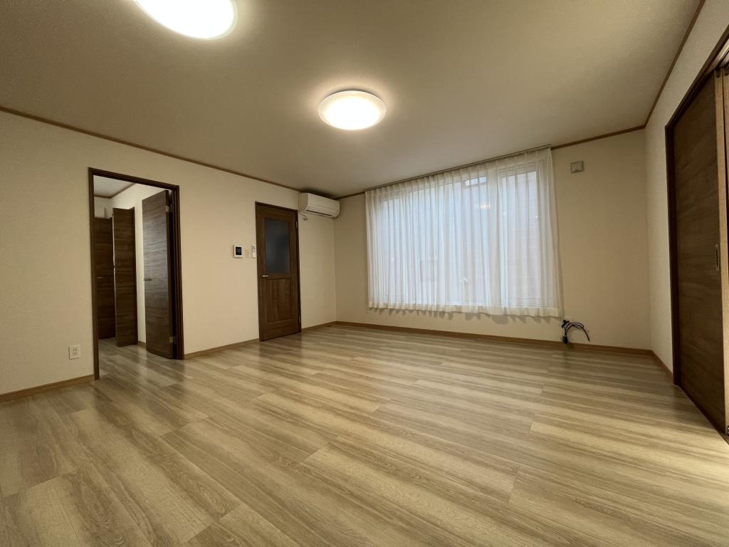 美山町西１丁目５０番　戸建て 内観
