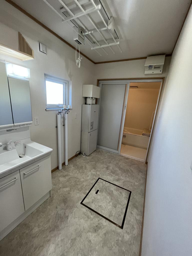 美山町西１丁目５０番　戸建て 内観