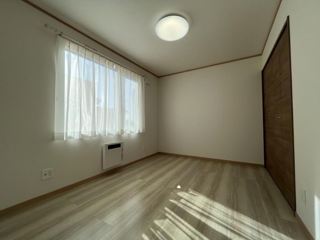 美山町西１丁目５０番　戸建て 内観