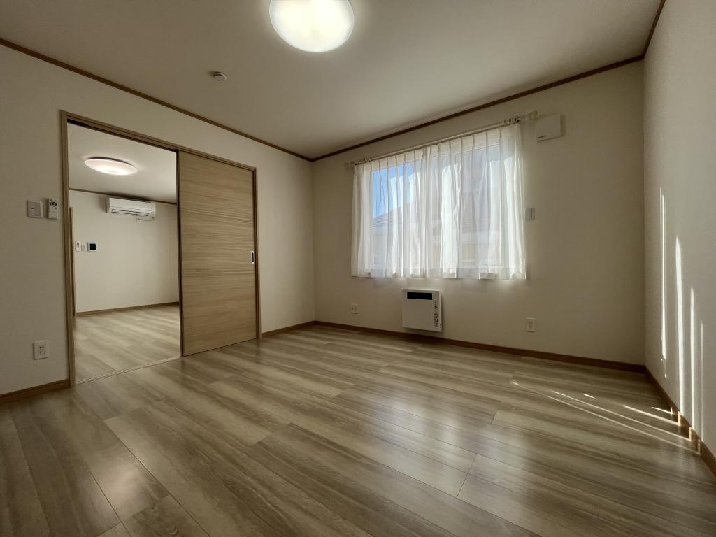 美山町南９丁目３６番　戸建て 内観