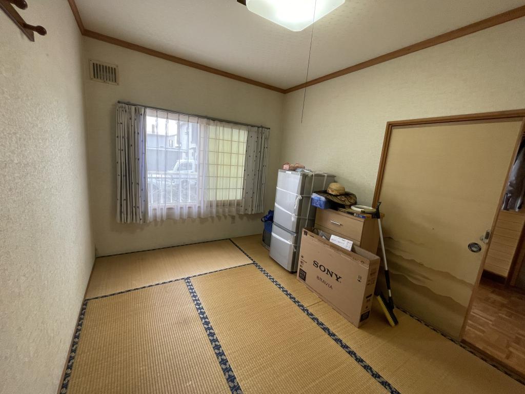 高栄西町３丁目１８３番　戸建て 内観