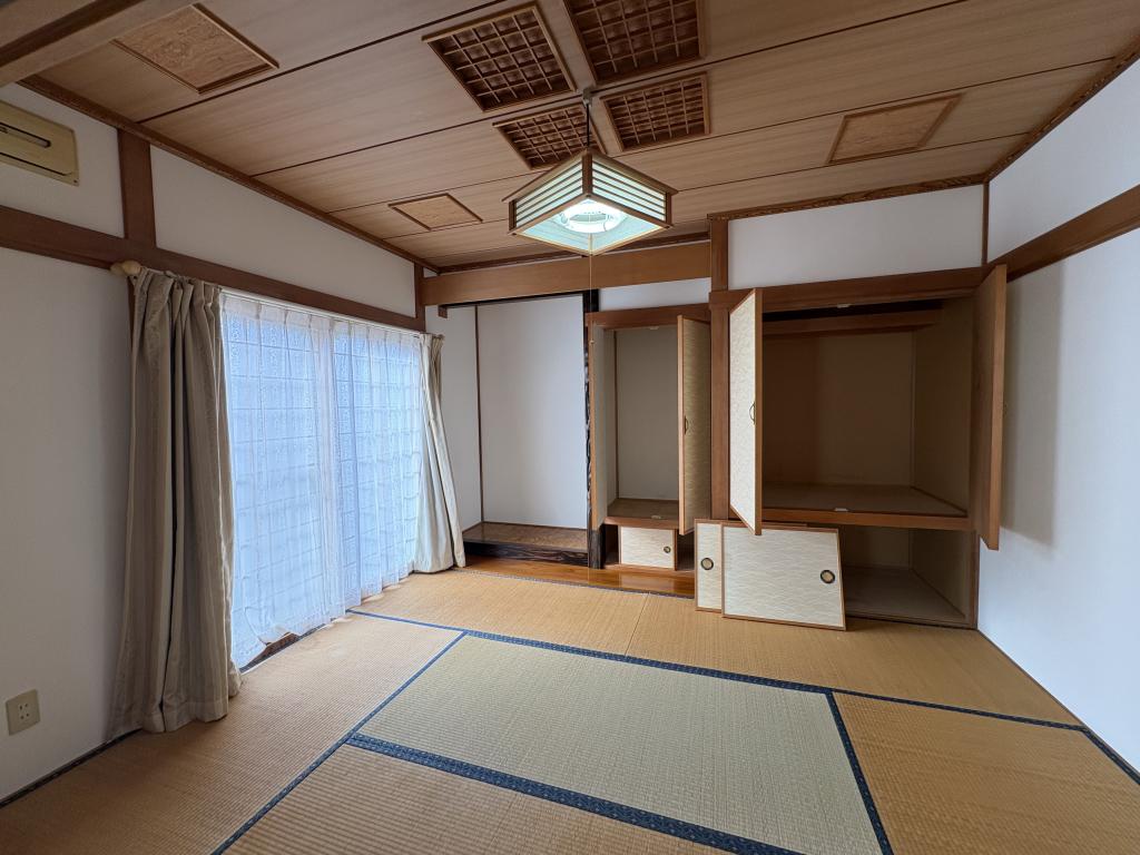 川東２１番　戸建て 内観