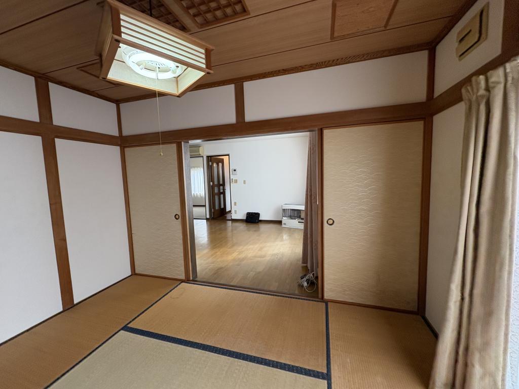川東２１番　戸建て 内観