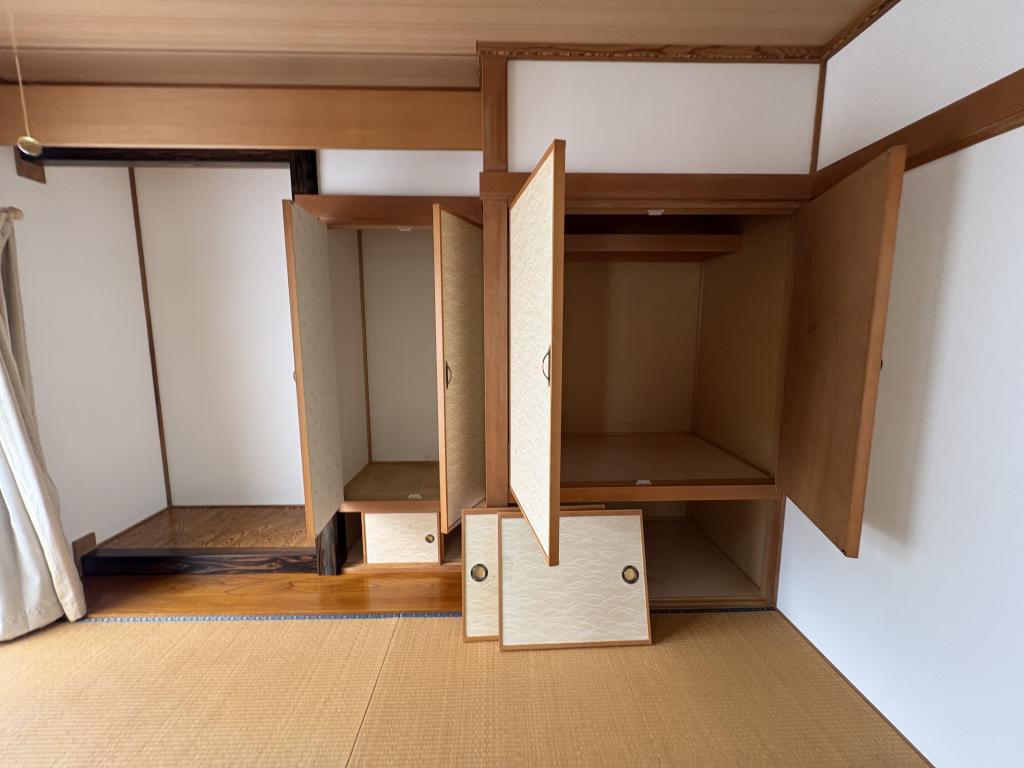 川東２１番　戸建て 内観