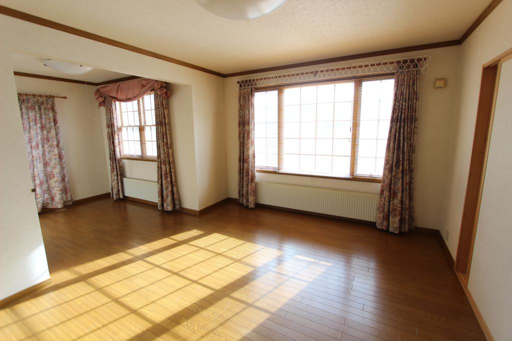 新生町７７番　戸建て 内観