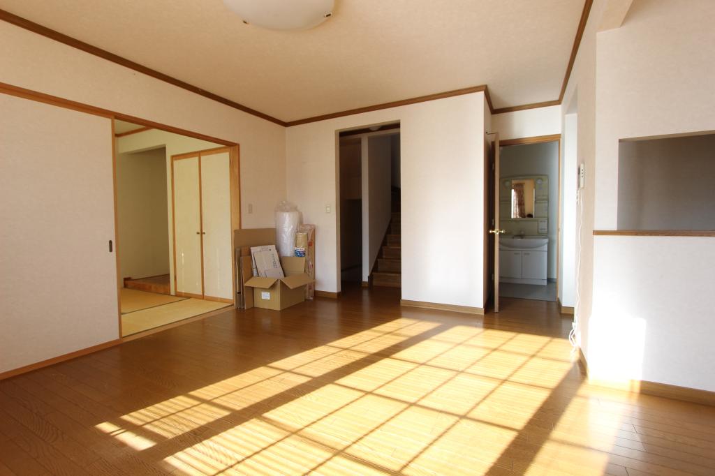 新生町７７番　戸建て 内観