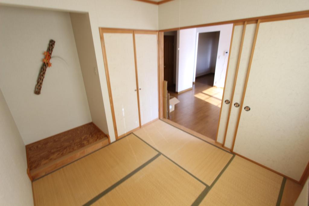 新生町７７番　戸建て 内観
