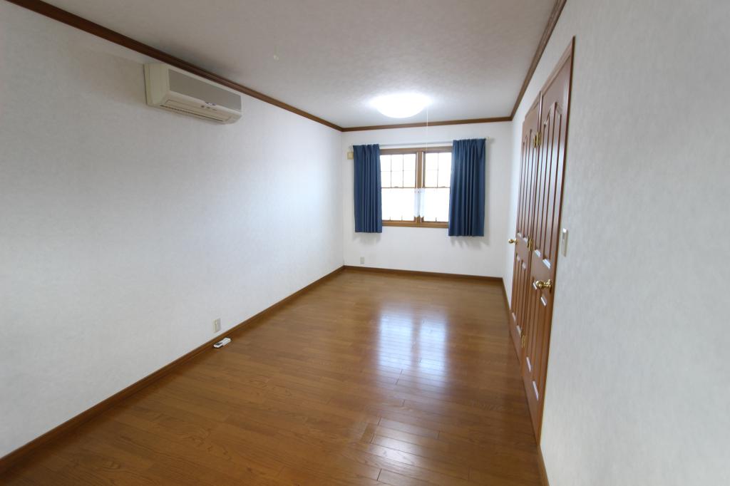 新生町７７番　戸建て 内観