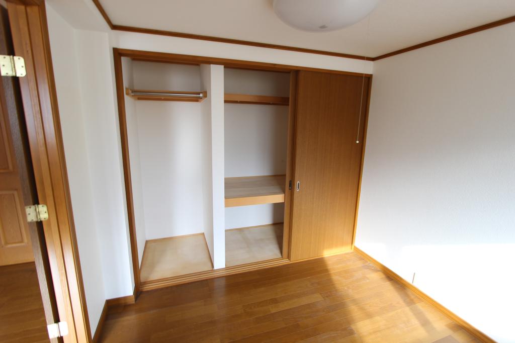新生町７７番　戸建て 内観