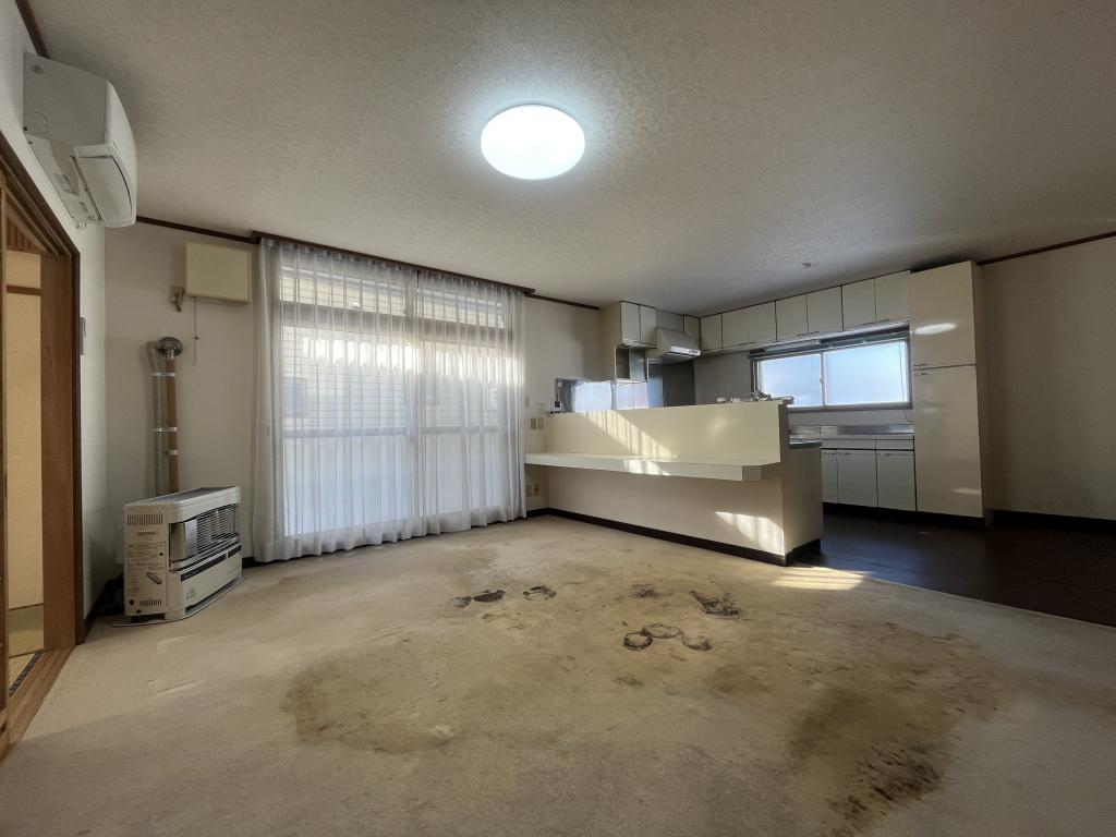 青葉町１８番　戸建て 内観