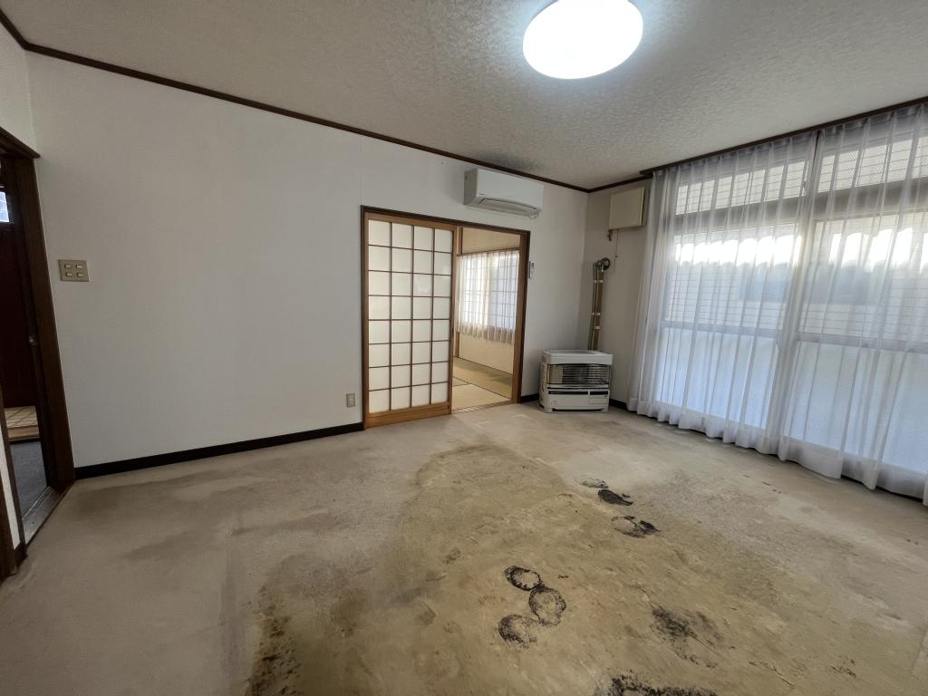 青葉町１８番　戸建て 内観