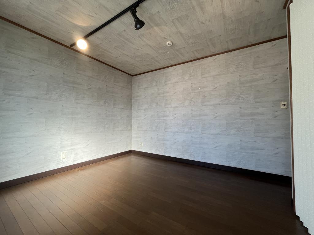 青葉町１８番　戸建て 内観