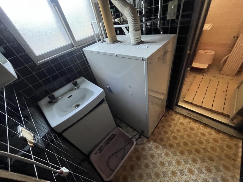 北３条東６丁目２番　戸建て 内観