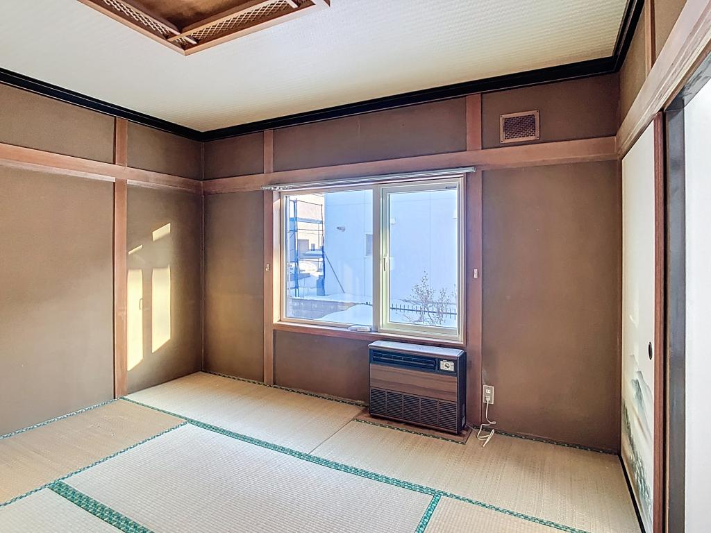 東三輪４丁目１６番　戸建て 内観