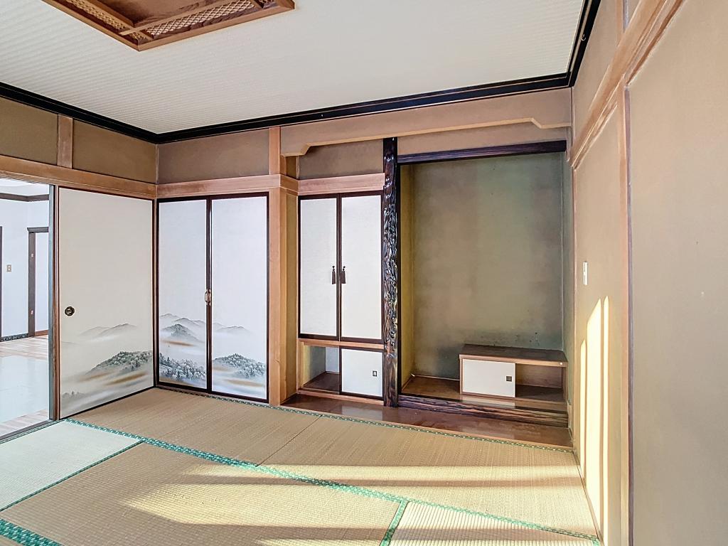 東三輪４丁目１６番　戸建て 内観