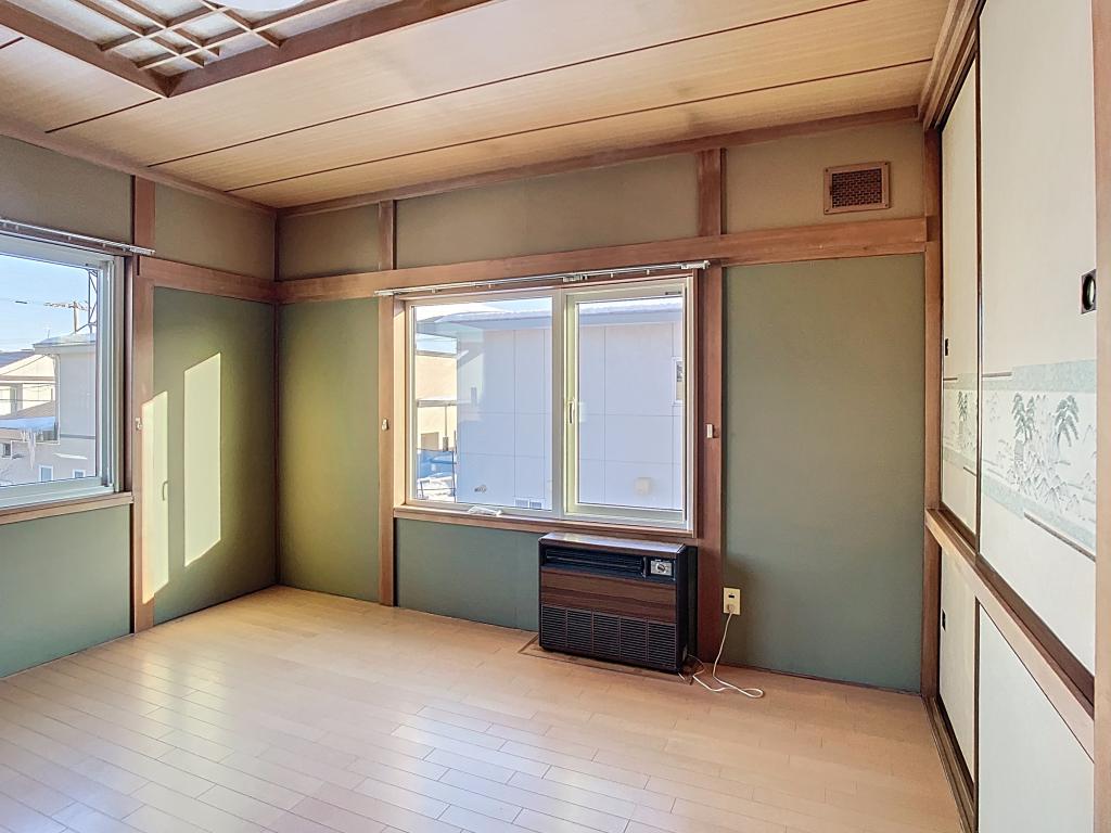 東三輪４丁目１６番　戸建て 内観