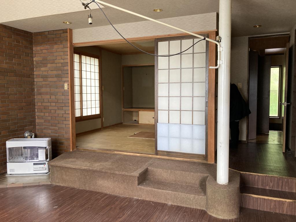 公園町１番　戸建て 内観