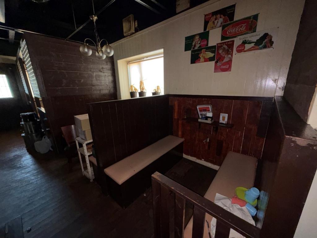 店舗　美山町西５丁目47番地42 内観