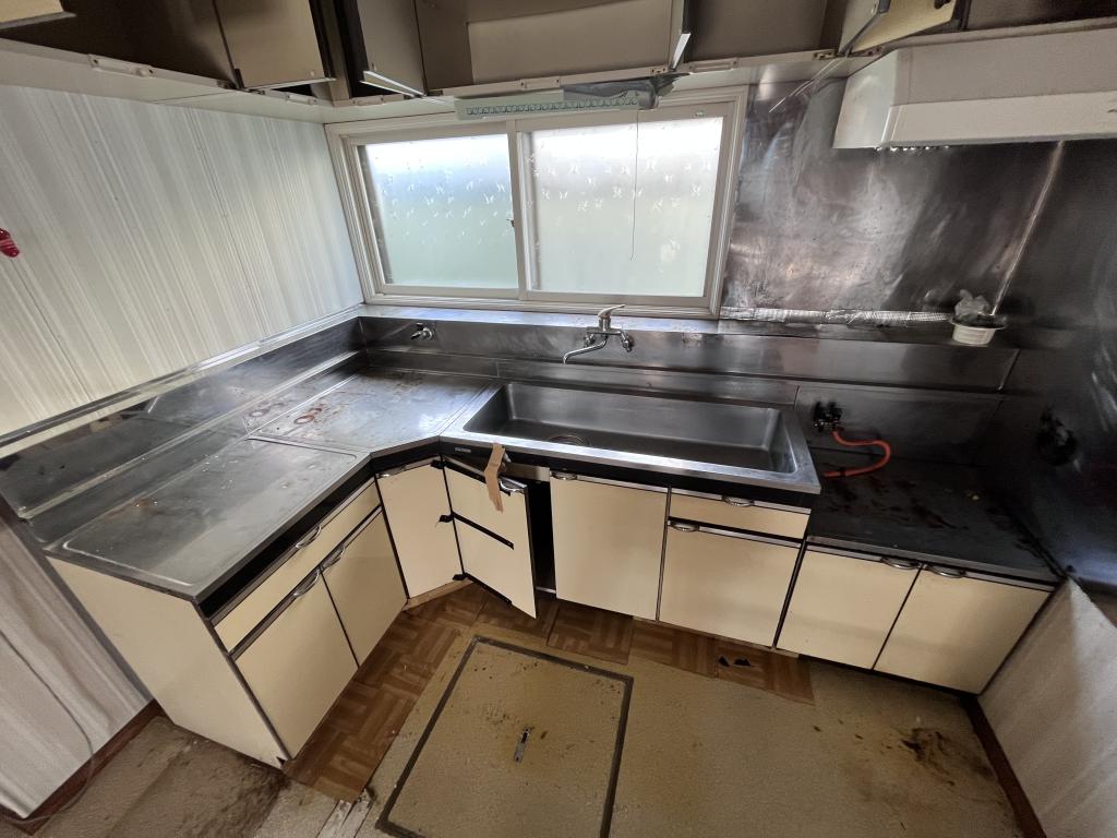 高栄西町３丁目１７８番　店舗付住居 内観