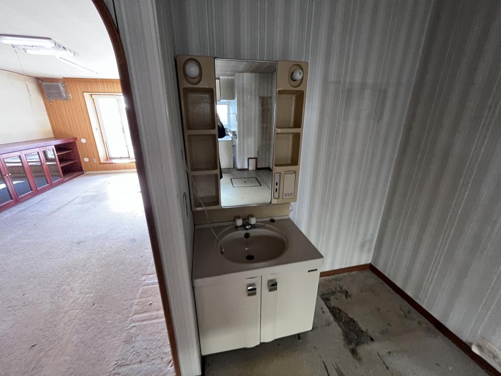 高栄西町３丁目１７８番　店舗付住居 内観