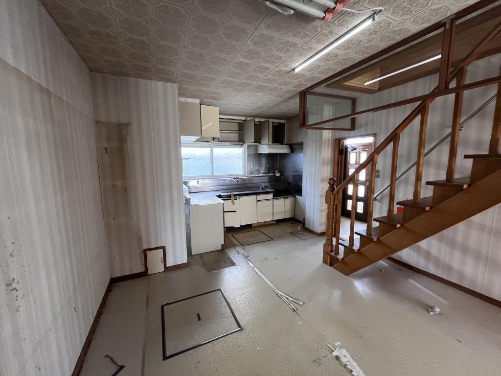 高栄西町３丁目１７８番　店舗付住居 内観