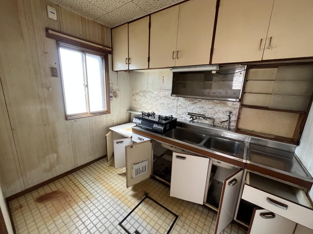 寿町４丁目４番　戸建て 内観