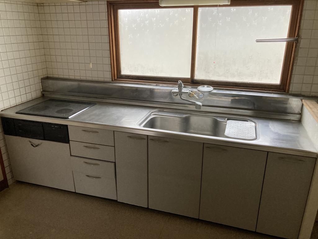 東三輪１丁目９１番　戸建て 内観