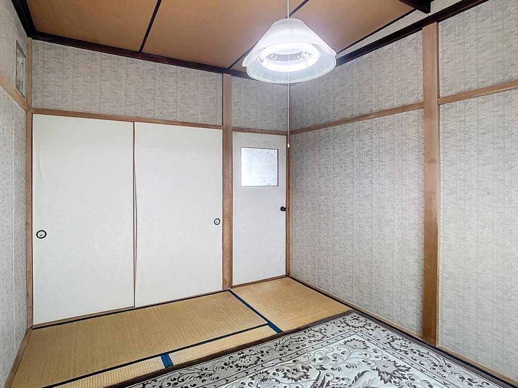東陵町１０番　戸建て 内観