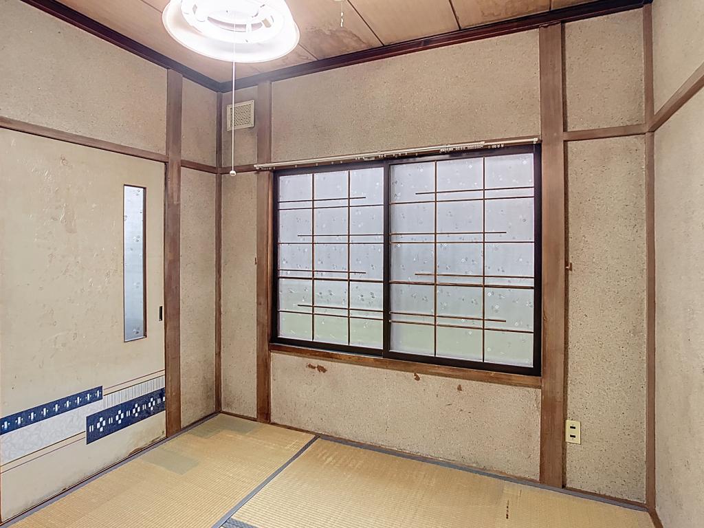 東陵町１０番　戸建て 内観