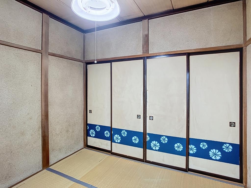 東陵町１０番　戸建て 内観
