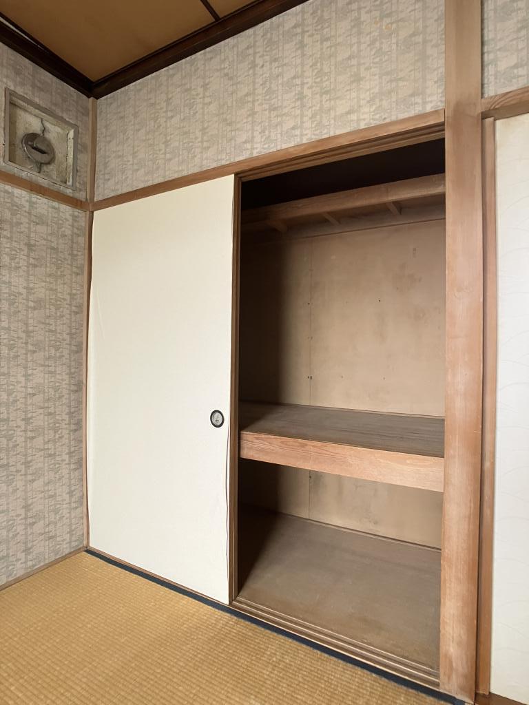 東陵町１０番　戸建て 内観