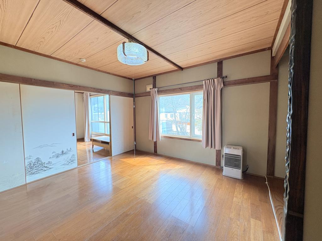 川東３４０番　戸建て 内観