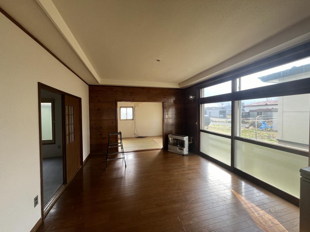 西富町３丁目１５２番　戸建て 内観