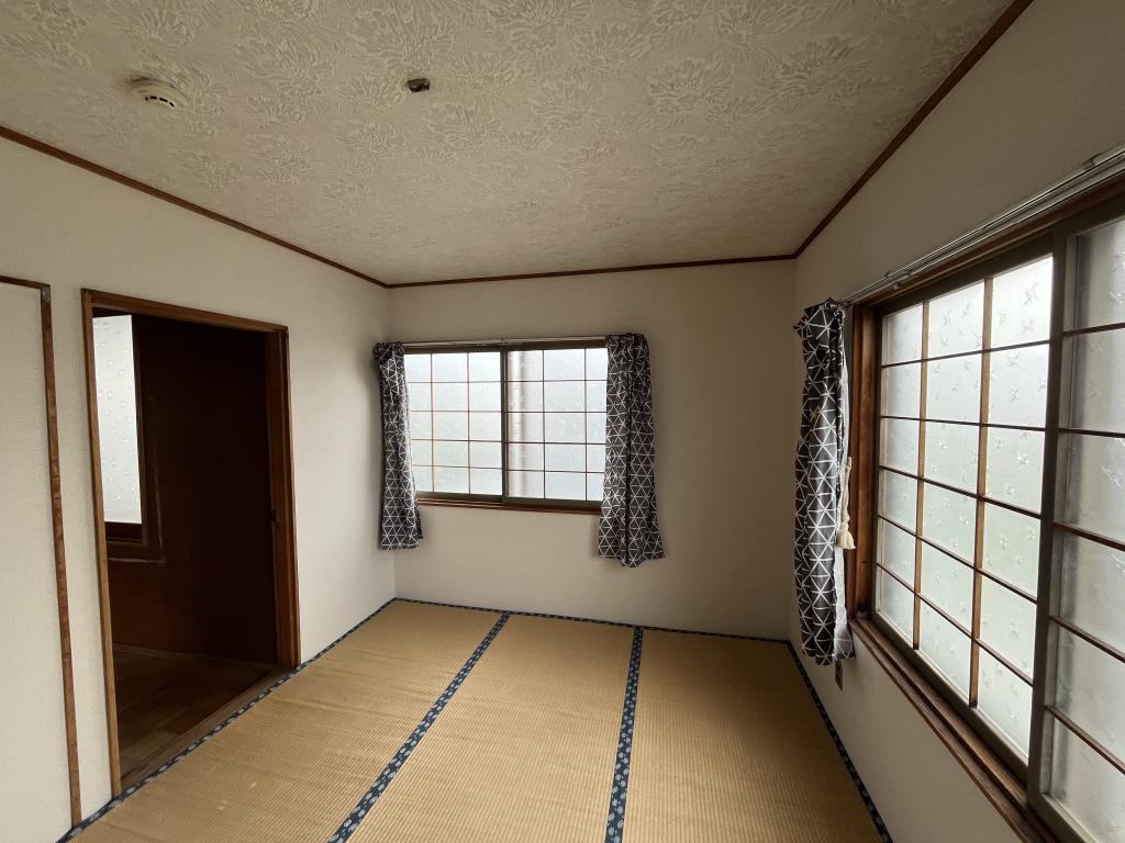 西富町３丁目１５２番　戸建て 内観