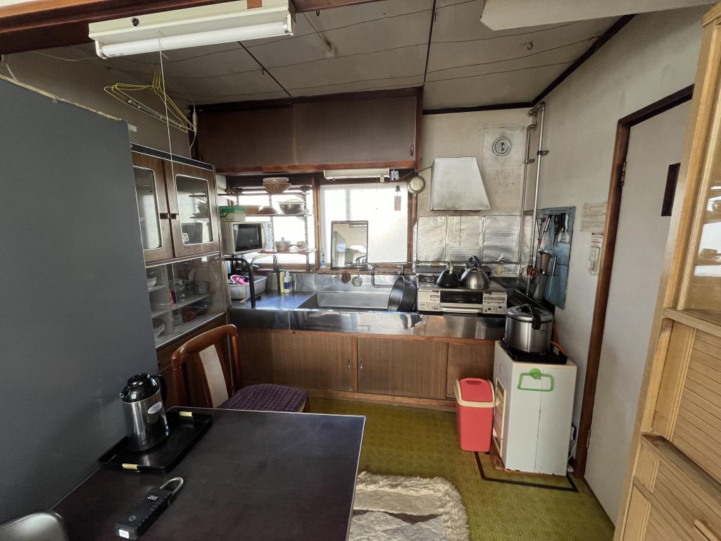 東三輪１丁目７８番　戸建て 内観