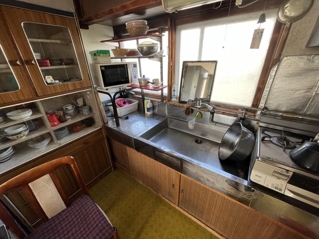 東三輪１丁目７８番　戸建て 内観