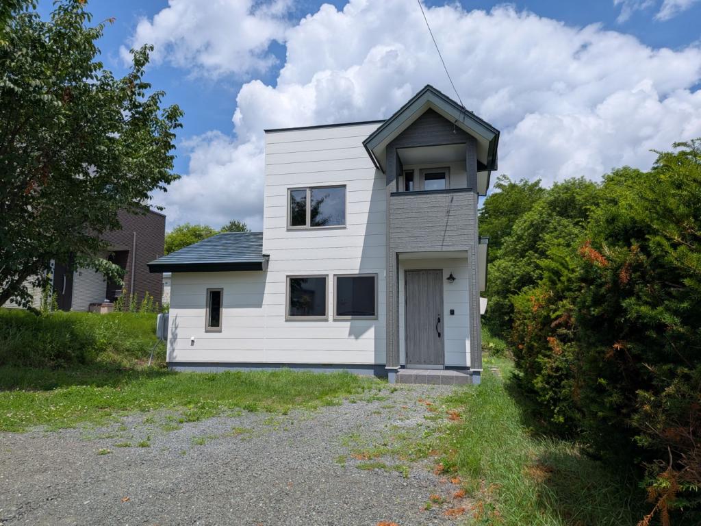 美山町南１０丁目３７番　戸建て
