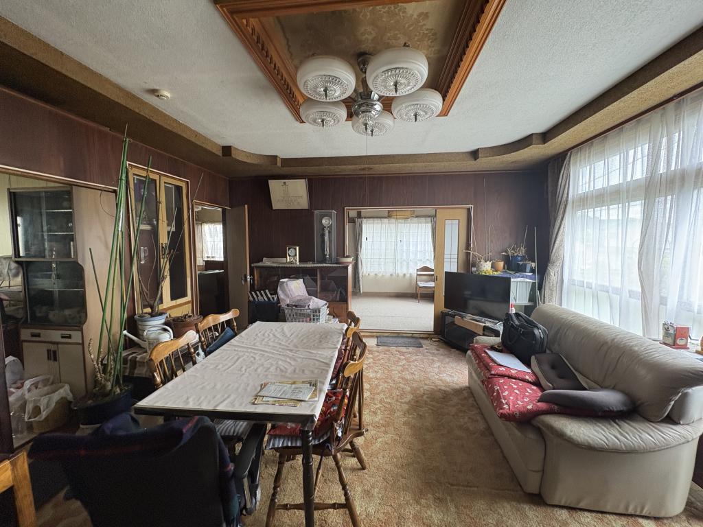美山町南２丁目９番　戸建て 内観